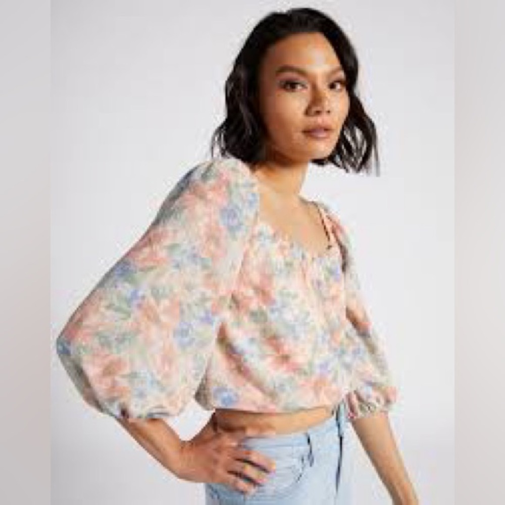 NWT Lush Women’s Floral Cropped Top Size Small (2-4)